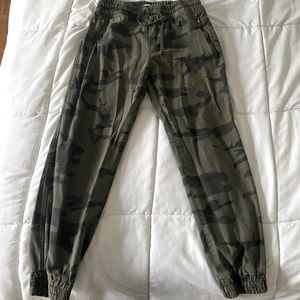 ARITZIA- Tna collection